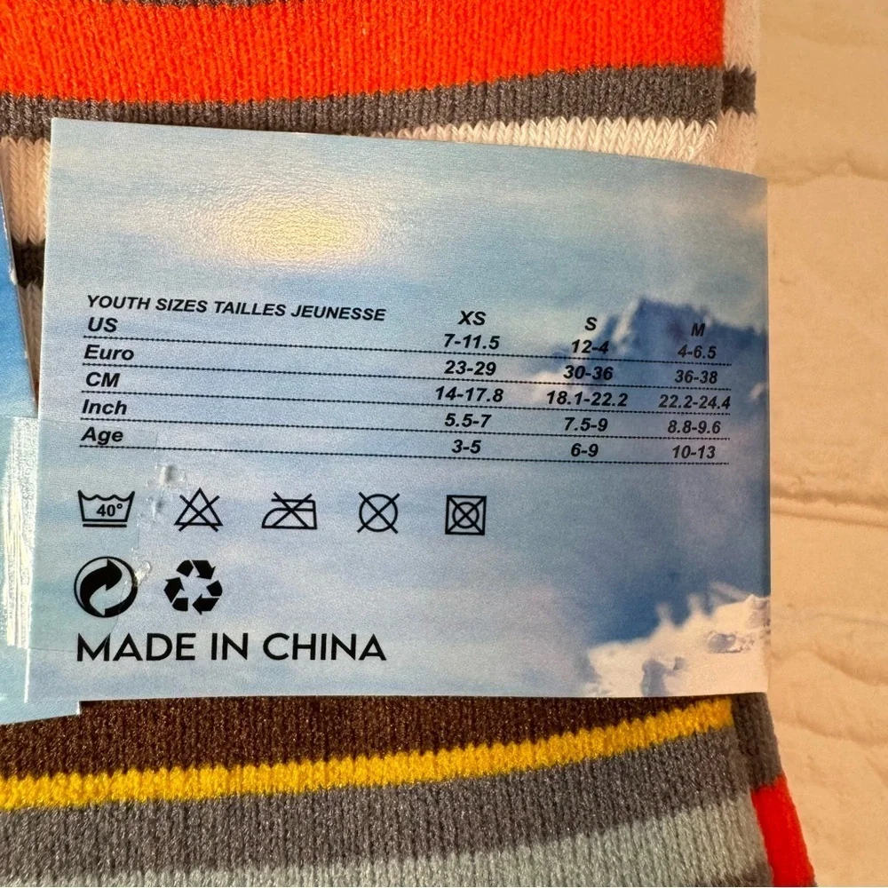 New Kids Performance Midweight Ski Socks Size Medium Size 4-6.5 Ages 10-13